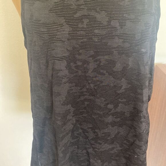 Lululemon sz 6 Miles Ahead Tank Top Camo black worn tied or open excellent cond - Picture 2 of 9